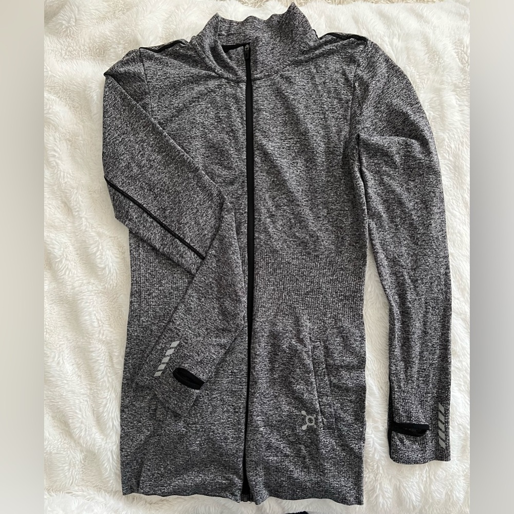 Gray Poly/Spandex Zip-up “Orange Theory”. Size: M